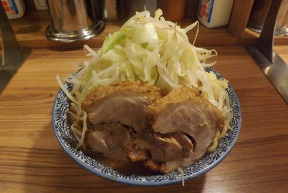 「田田」（ダダ）の小ラーメン（野菜マシ）